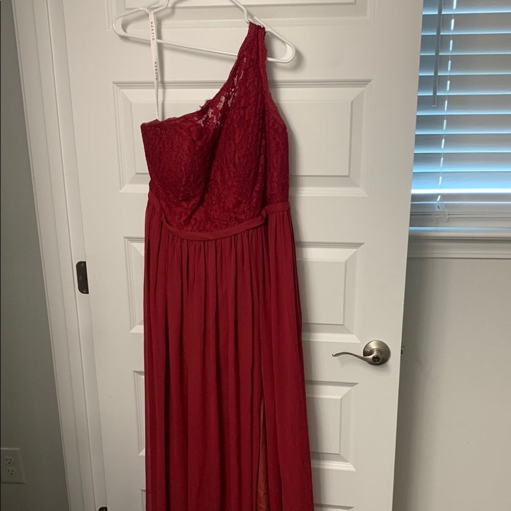 Elegant One-Shoulder Red Lace Gown